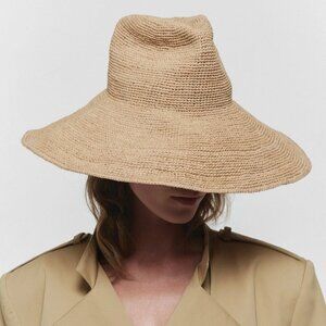 Janessa Leoné NWT Waverly Hat - Sand
